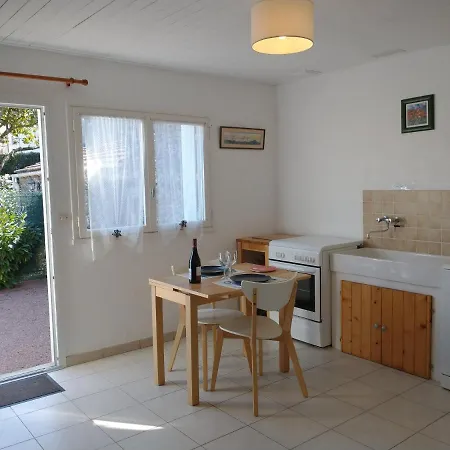 Les Lauriers, Dolphin * La Chaize-Giraud